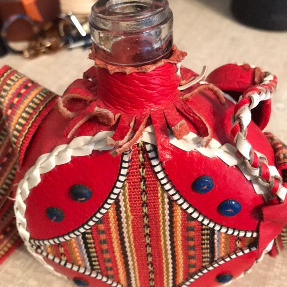 Flask - Picture 3 of 3